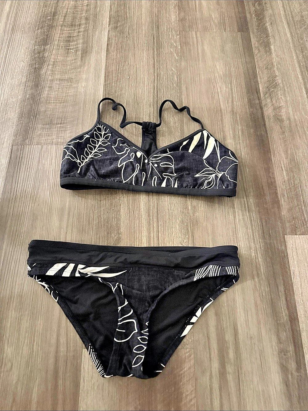 Carve Designs Stinson Top and Bottom in Black Floret Stinson Bikini Set Black &